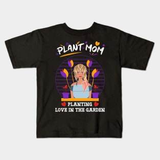 Plant mom planting love in the garden purple Kids T-Shirt